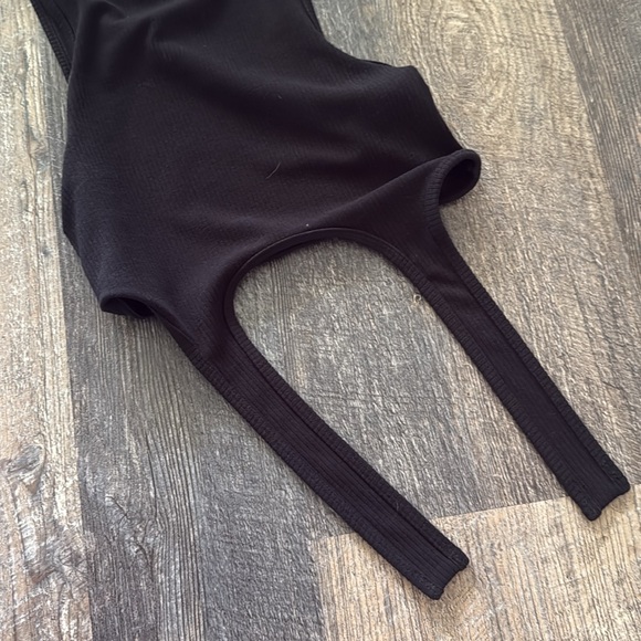 ALO Yoga Black Ribbed Tank Top - Picture 4 of 5